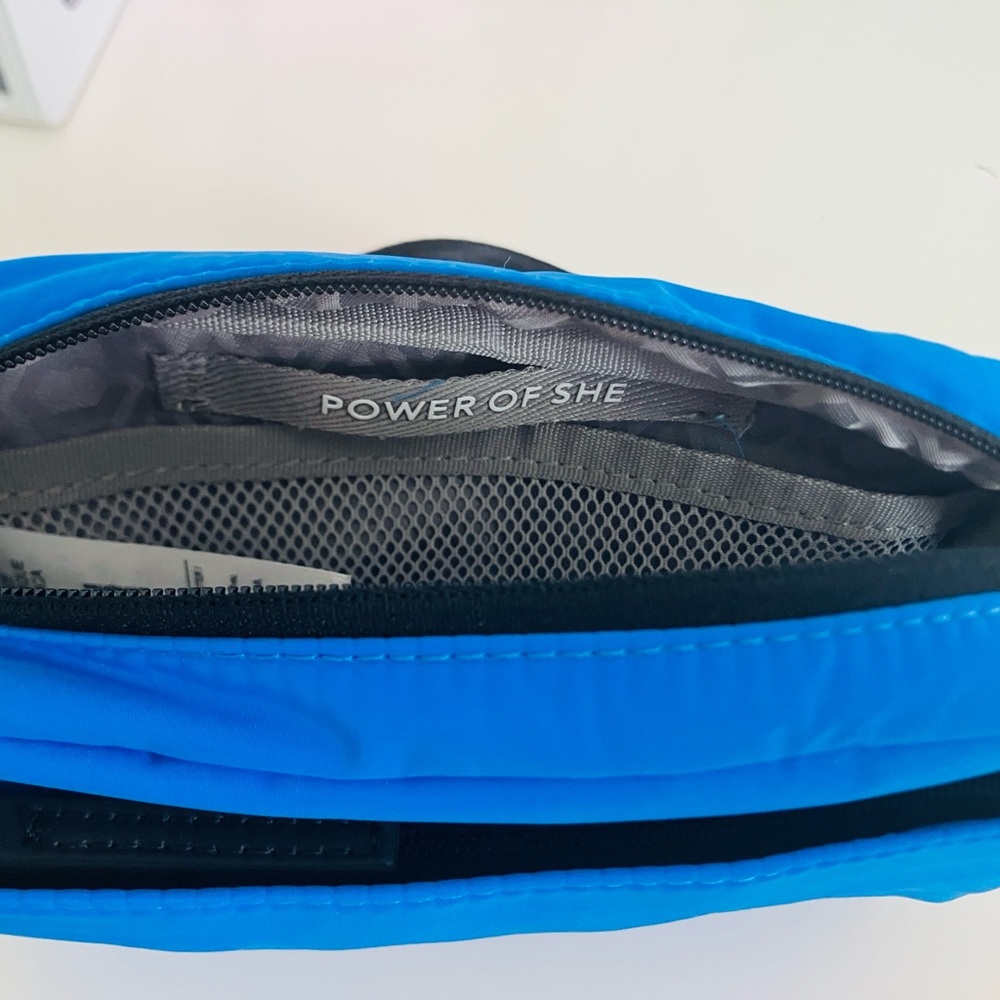 Athleta All About Crossbody Belt bag in Blue NWOT - Picture 4 of 8